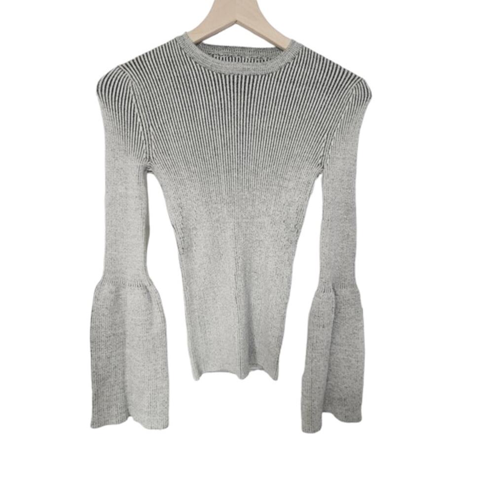 EUC Who What Wear Bell Sleeve Fitted Top - XS